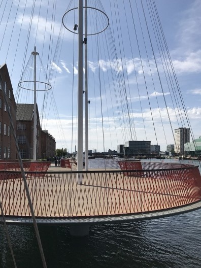 Circle Bridge. Ponte projetada pelo artista Olafur Eliasson, importante elemento do anel do porto “Harbour Ring”