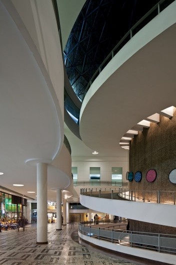 Conjunto Nacional, São Paulo, 1954. Arquiteto David Libeskind