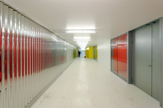 Edifício de Uso Misto, hall de circulações verticais para pedestres, Grenoble. Arquiteto Hugues Grudzinski / GaP Studio