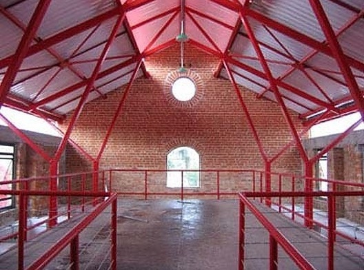 Fábrica de Sal, Ribeirão Pires, 2001, foto atual. Projeto de arquitetura e paisagismo de Rafael Perrone e Márcio do Amaral