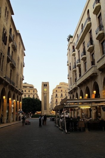 Região da Place d’Étoile, com edifícios restaurados seguindo as formas originais