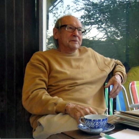Jon Maitrejean em seu escritório, 2018