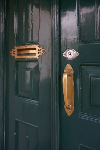 Fig. 08 – Ferragens da porta principal