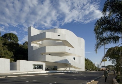 Fundação Iberê Camargo, Porto Alegre, Brasil. Arquitecto Álvaro Siza, 2000-2008