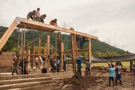 Casa Grande Atyaro Pankotsi, Río Tambo, Junín, Perú, 2019. Arquitectos Marta Maccaglia, Raúl Arancibia, Auriane Bonnault, Samanta Sinistri, Helmer Carrión, Emilio Santos Pérez, Carlos Barreda / Asociación Semillas para el Desarrollo Sostenible