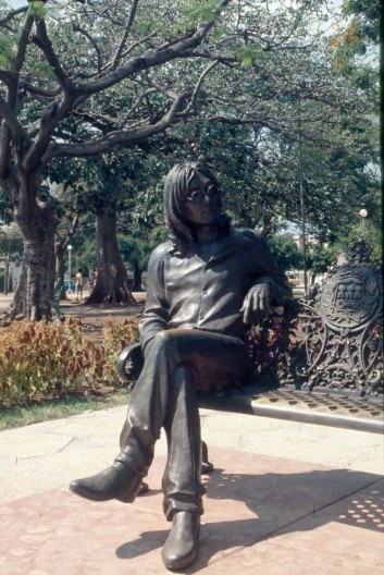 John Lennon em uma praça do Vedado. 2002