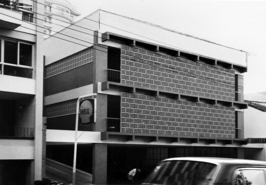 Garagem Ladeira, Porto Alegre RS, 1962. Arquiteto Emil Bered