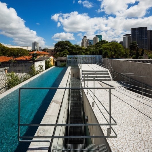 Casa de fim de semana em São Paulo. Arquiteto Angelo Bucci / SPBR
