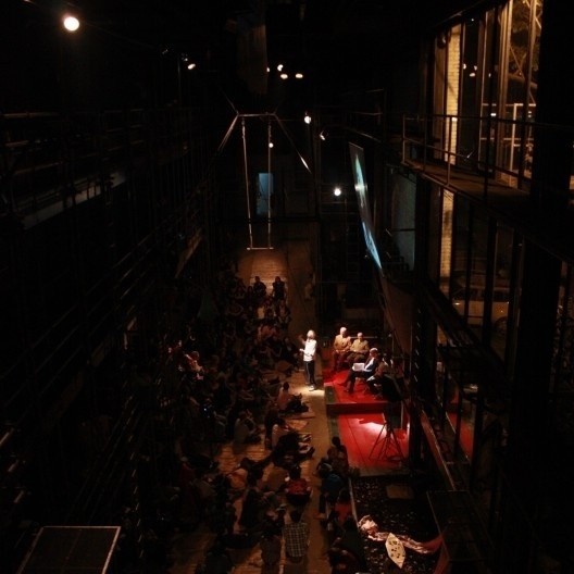 Encontro de Zé Celso, Hans Ulrich Obrist e Gilbert and George no Teatro Oficina em 2012 na ocasião do lançamento do livro Entrevistas Vol.6, de Obrist