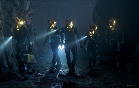 “Prometheus”, direção de Ridley Scott Writers,. Estrelado por Noomi Rapace, Logan Marshall-Green e Michael Fassbender, 124 min, 2012