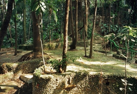 Mata atlântica na Casa de Vidro, sede do Instituto Bardi, São Paulo SP. Arquiteta Lina Bo Bardi, 1949