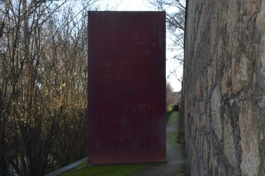 Fundação de Serralves – Museu de Arte Contemporânea, Walking is Measuring, obra de Richard Serra