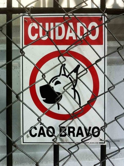 “Cuidado, cão bravo”, Rua Joaquim Eugênio de Lima, São Paulo